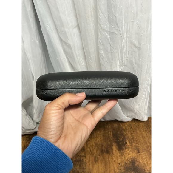 Oakley Black Authentic Hard Shell Eyeglass Case Protective Clam Shell CASE ONLY - Picture 2 of 10